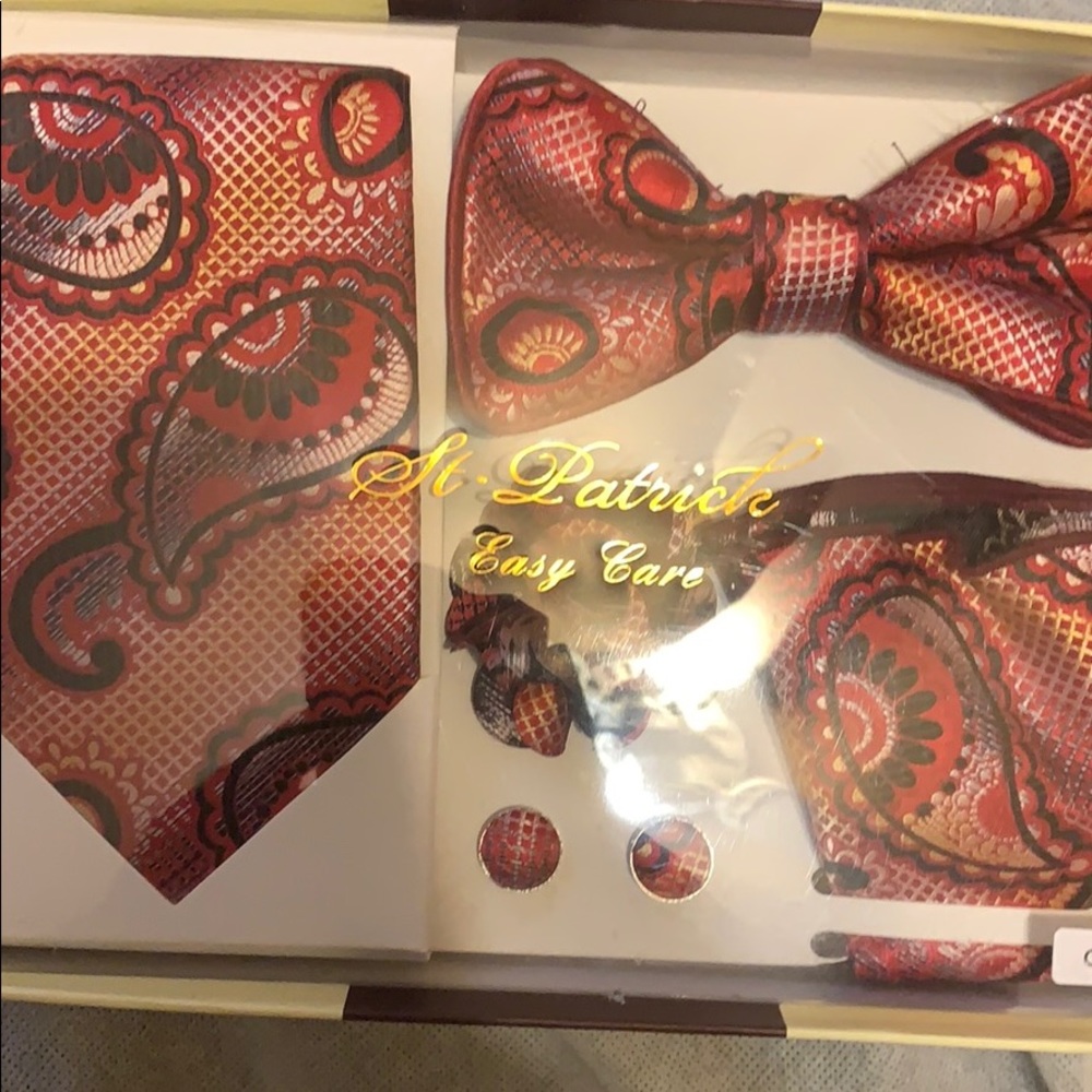 Red set - Picture 6 of 8